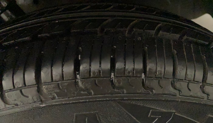 2016 Renault Kwid RXT 1.0, Petrol, Manual, 18,982 km, Left Front Tyre Tread