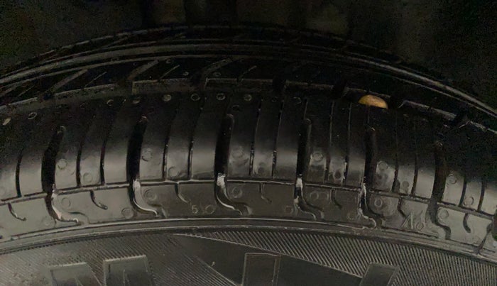 2016 Renault Kwid RXT 1.0, Petrol, Manual, 18,982 km, Right Front Tyre Tread