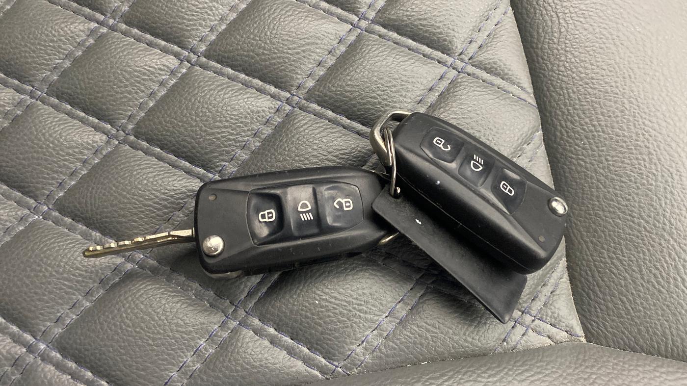 2016 Tata Tiago XT PETROL, Petrol, Manual, 37,954 km, Key Close Up