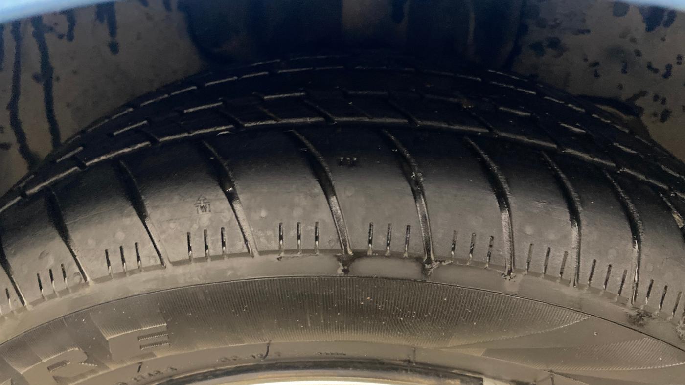 2016 Tata Tiago XT PETROL, Petrol, Manual, 37,954 km, Right Front Tyre Tread