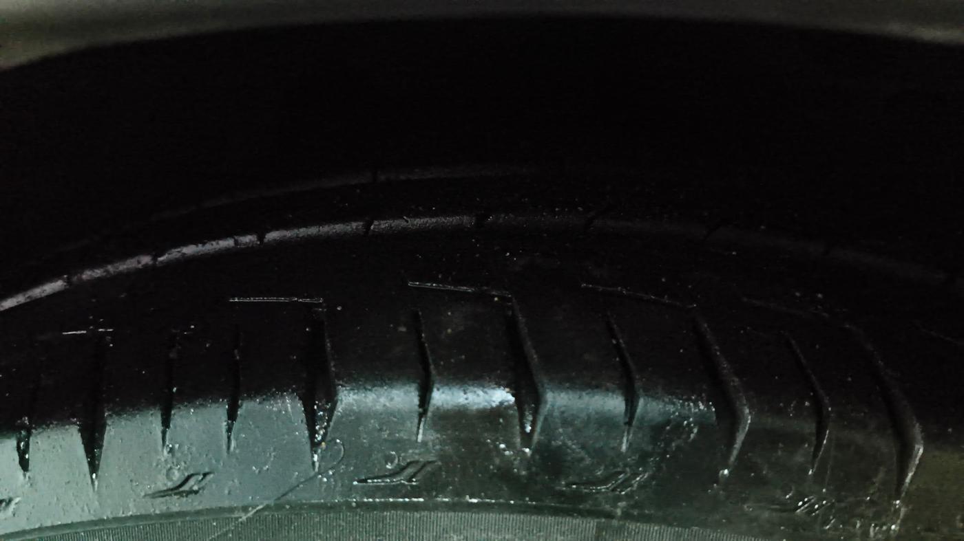 2017 Tata Hexa XT 4X2 7 STR, Diesel, Manual, 1,38,339 km, Left Front Tyre Tread