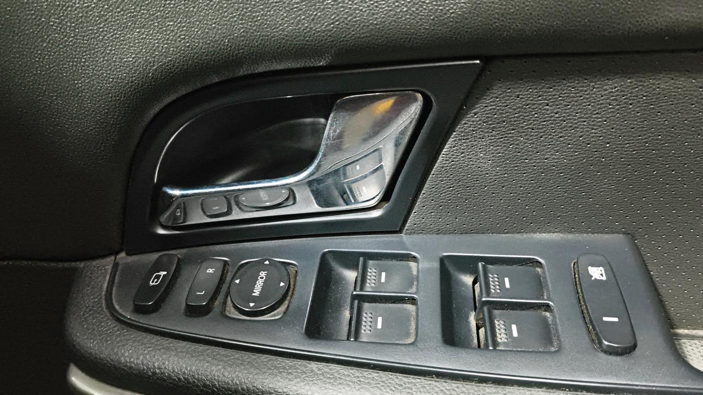 2017 Tata Hexa XT 4X2 7 STR, Diesel, Manual, 1,38,339 km, Driver Side Door Panels Control