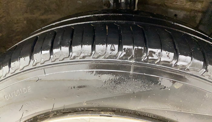 2015 Maruti Ertiga VXI, Petrol, Manual, 73,458 km, Right Front Tyre Tread