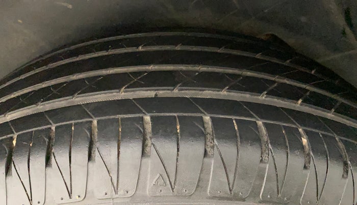 2022 Maruti BREZZA ZXI + AT SMART HYBRID, Petrol, Automatic, 31,047 km, Right Rear Tyre Tread