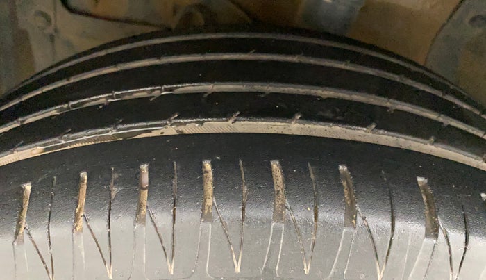2022 Maruti BREZZA ZXI + AT SMART HYBRID, Petrol, Automatic, 31,047 km, Left Front Tyre Tread