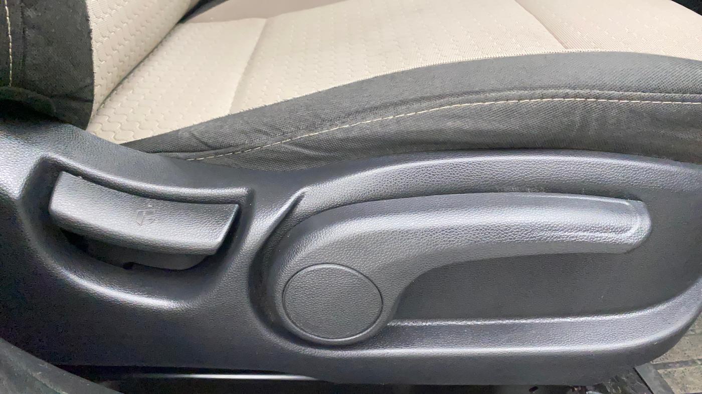 2018 Hyundai Elite i20 ASTA 1.2 (O), Petrol, Manual, 55,101 km, Driver Side Adjustment Panel