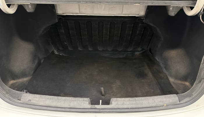 2014 Hyundai Xcent SX 1.2 (O), Petrol, Manual, 1,17,664 km, Boot Inside