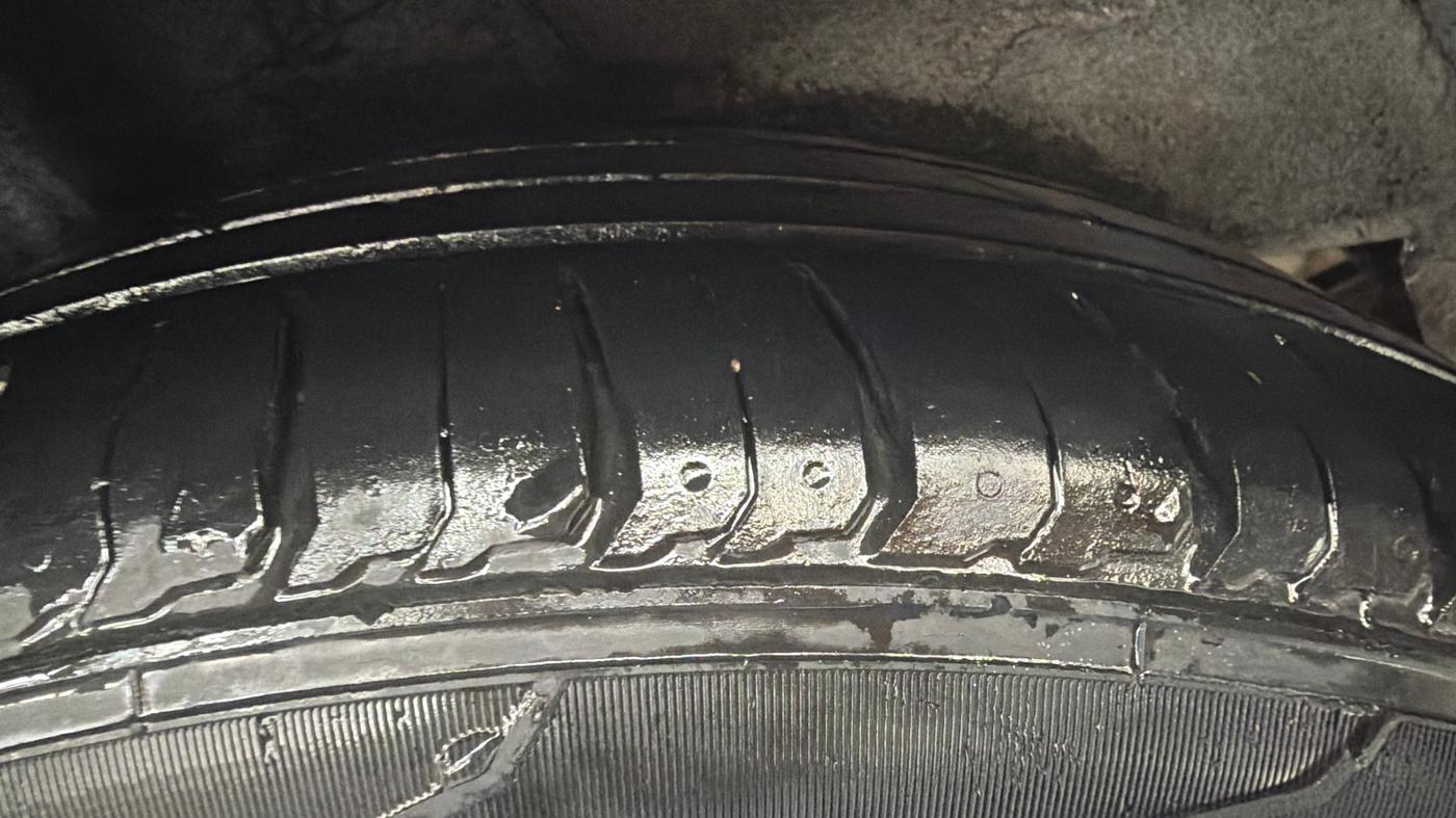 2014 Hyundai Xcent SX 1.2 (O), Petrol, Manual, 1,17,664 km, Right Rear Tyre Tread