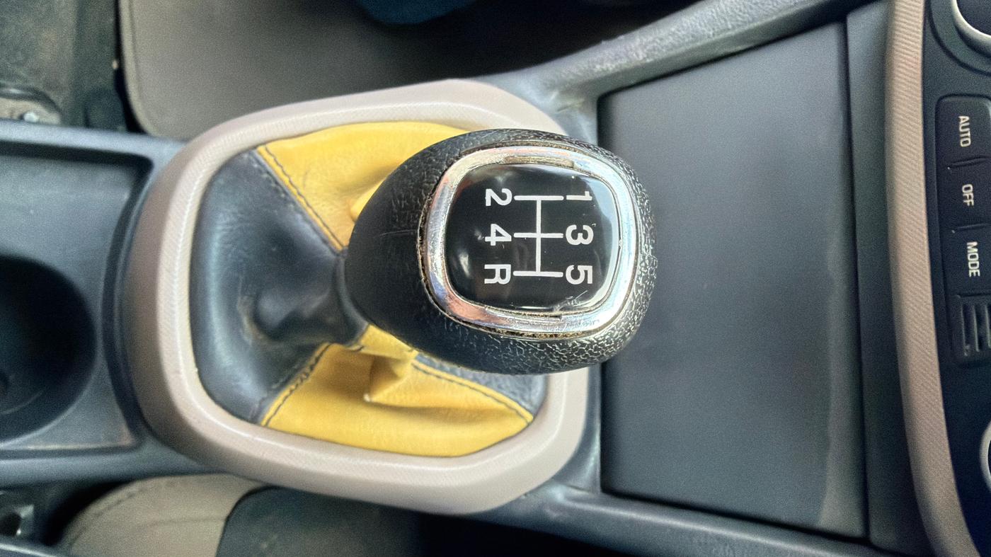 2014 Hyundai Xcent SX 1.2 (O), Petrol, Manual, 1,17,664 km, Gear Lever