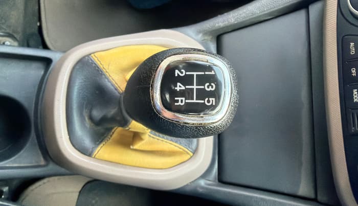 2014 Hyundai Xcent SX 1.2 (O), Petrol, Manual, 1,17,664 km, Gear Lever