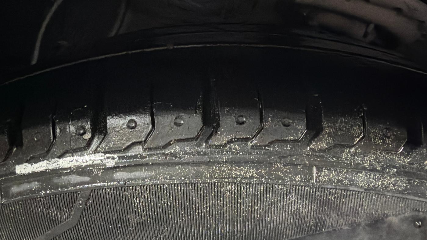 2014 Hyundai Xcent SX 1.2 (O), Petrol, Manual, 1,17,664 km, Left Front Tyre Tread
