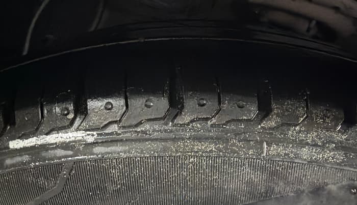 2014 Hyundai Xcent SX 1.2 (O), Petrol, Manual, 1,17,664 km, Left Front Tyre Tread