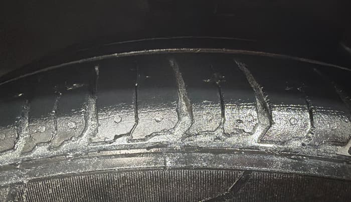 2014 Hyundai Xcent SX 1.2 (O), Petrol, Manual, 1,17,664 km, Right Front Tyre Tread