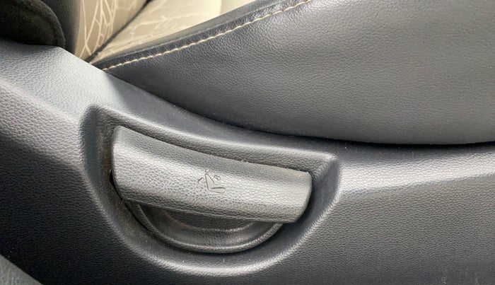 2016 Hyundai Grand i10 MAGNA 1.2 KAPPA VTVT, Petrol, Manual, 70,797 km, Driver Side Adjustment Panel