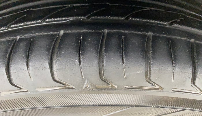 2016 Hyundai Grand i10 MAGNA 1.2 KAPPA VTVT, Petrol, Manual, 70,797 km, Right Rear Tyre Tread