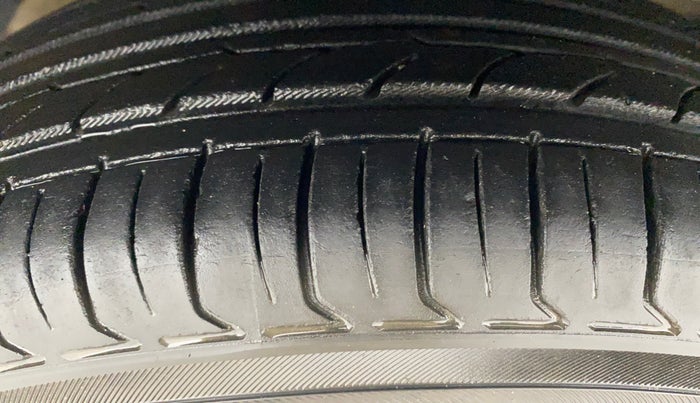 2016 Hyundai Grand i10 MAGNA 1.2 KAPPA VTVT, Petrol, Manual, 70,797 km, Left Front Tyre Tread