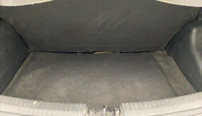 2016 Hyundai Grand i10 MAGNA 1.2 KAPPA VTVT, Petrol, Manual, 70,797 km, Boot Inside