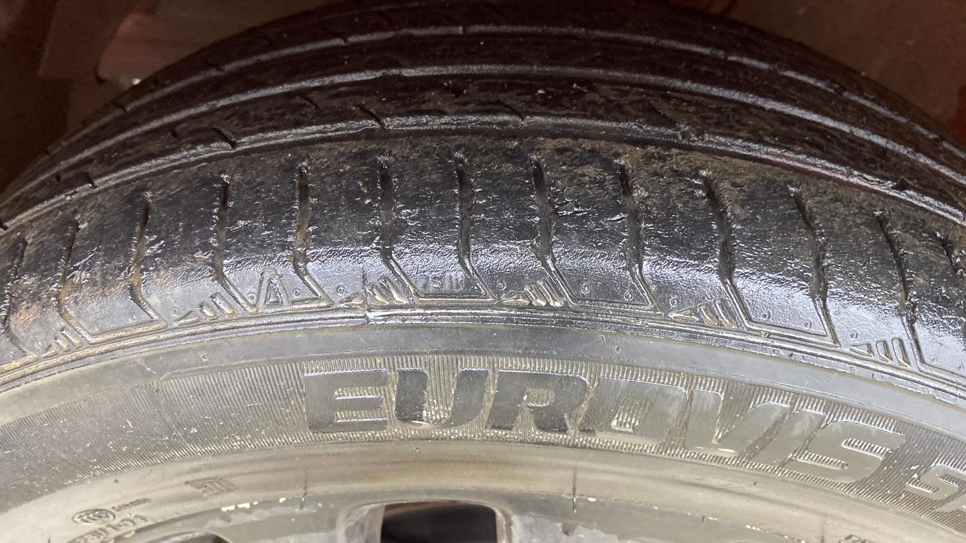 2015 Maruti Baleno ZETA DIESEL 1.3, Diesel, Manual, 71,200 km, Left Front Tyre Tread