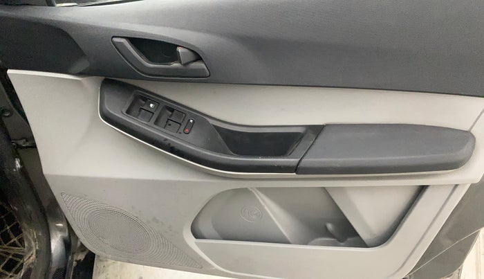 2022 Tata Tiago XT CNG, CNG, Manual, 30,092 km, Driver Side Door Panels Control