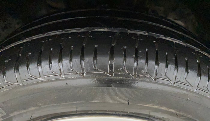 2022 Tata Tiago XT CNG, CNG, Manual, 30,092 km, Right Front Tyre Tread