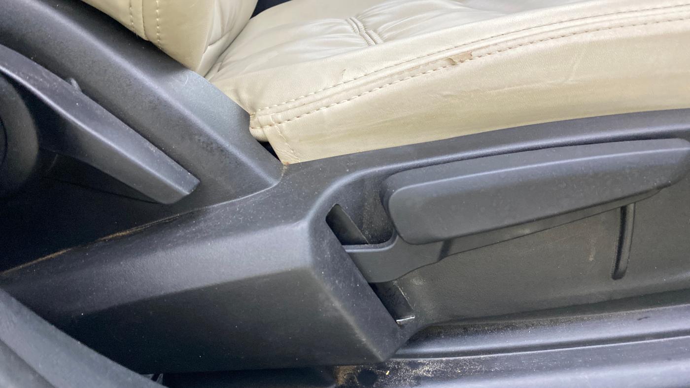 2024 Tata ALTROZ XZ CNG, CNG, Manual, 54,270 km, Driver Side Adjustment Panel