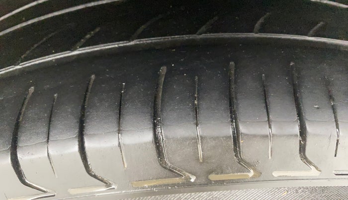 2021 Hyundai VENUE SX 1.5 CRDI, Diesel, Manual, 1,05,889 km, Left Rear Tyre Tread