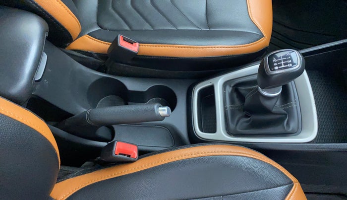 2021 Hyundai VENUE SX 1.5 CRDI, Diesel, Manual, 1,05,889 km, Gear Lever