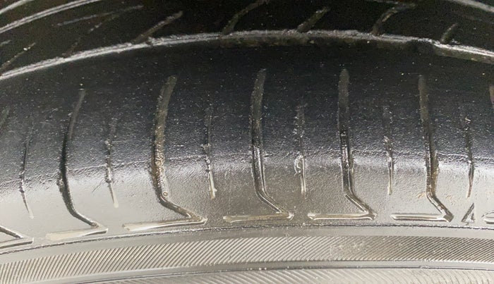 2021 Hyundai VENUE SX 1.5 CRDI, Diesel, Manual, 1,05,889 km, Left Front Tyre Tread