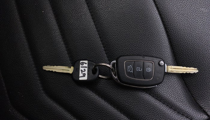 2021 Hyundai VENUE SX 1.5 CRDI, Diesel, Manual, 1,05,889 km, Key Close Up