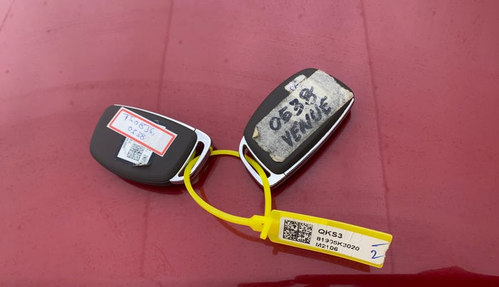 2022 Hyundai VENUE SX 1.2 PETROL, Petrol, Manual, 36,043 km, Key Close Up