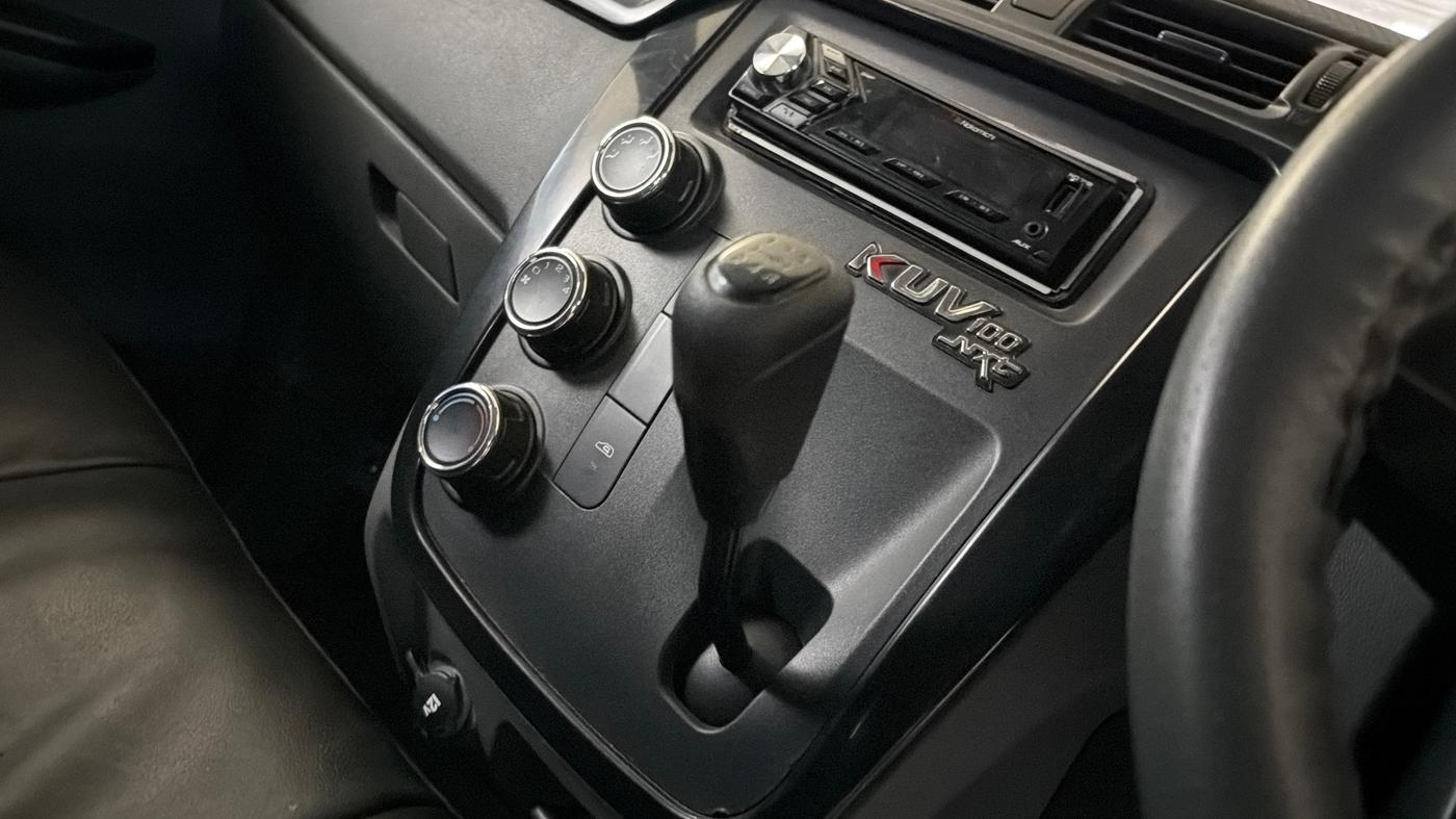 2019 Mahindra KUV 100 NXT K4+ P 6 STR, Petrol, Manual, 47,786 km, Gear Lever
