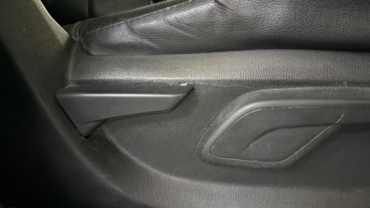 2019 Mahindra KUV 100 NXT K4+ P 6 STR, Petrol, Manual, 47,786 km, Driver Side Adjustment Panel