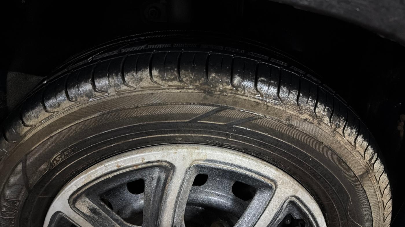 2019 Mahindra KUV 100 NXT K4+ P 6 STR, Petrol, Manual, 47,786 km, Right Front Tyre Tread