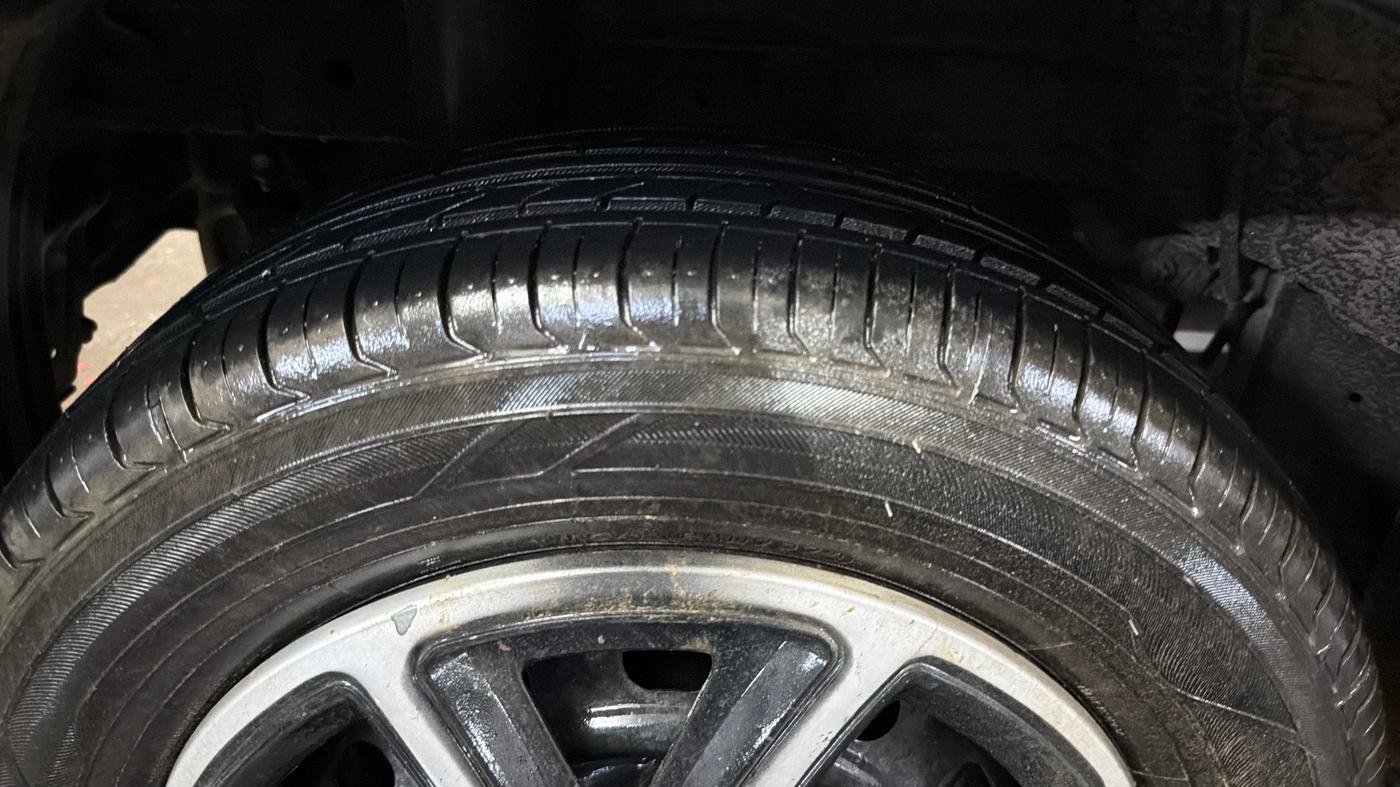 2019 Mahindra KUV 100 NXT K4+ P 6 STR, Petrol, Manual, 47,786 km, Right Rear Tyre Tread