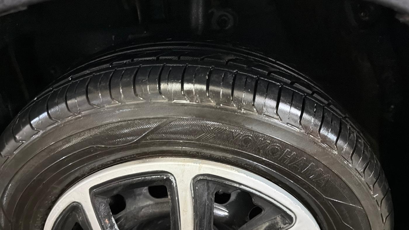 2019 Mahindra KUV 100 NXT K4+ P 6 STR, Petrol, Manual, 47,786 km, Left Front Tyre Tread