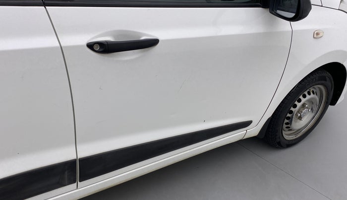 2017 Hyundai Grand i10 ERA 1.2 KAPPA VTVT, Petrol, Manual, 61,072 km, Driver-side door - Minor scratches