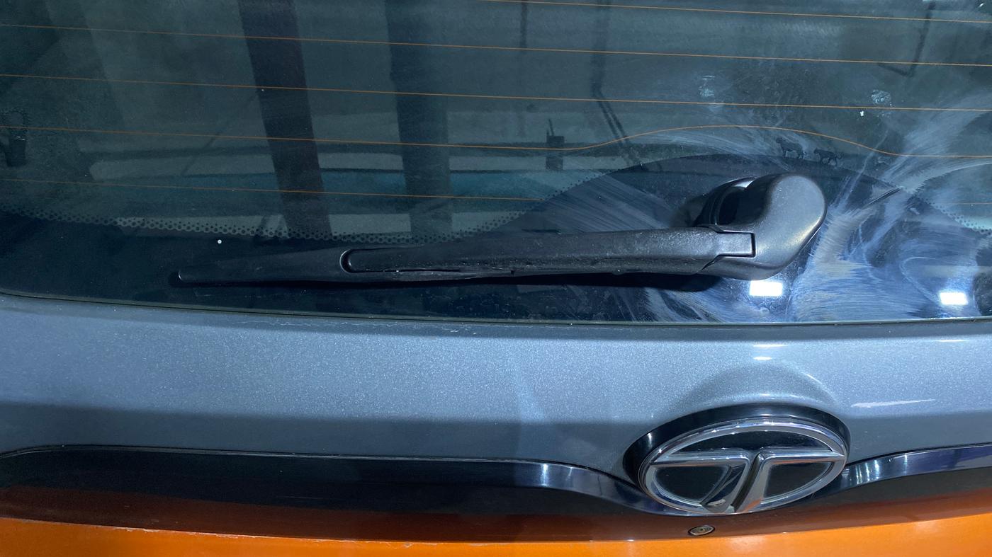2019 Tata NEXON XZ PLUS PETROL DUAL TONE, Petrol, Manual, 60,351 km, Rear Wiper