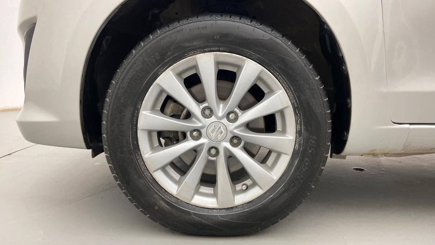 2013 Maruti Ertiga ZDI, Diesel, Manual, 76,163 km, Left Front Wheel
