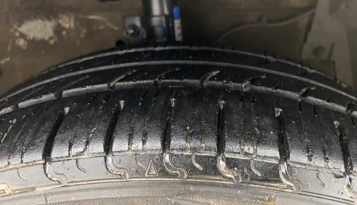 2013 Maruti Ertiga ZDI, Diesel, Manual, 76,163 km, Right Front Tyre Tread