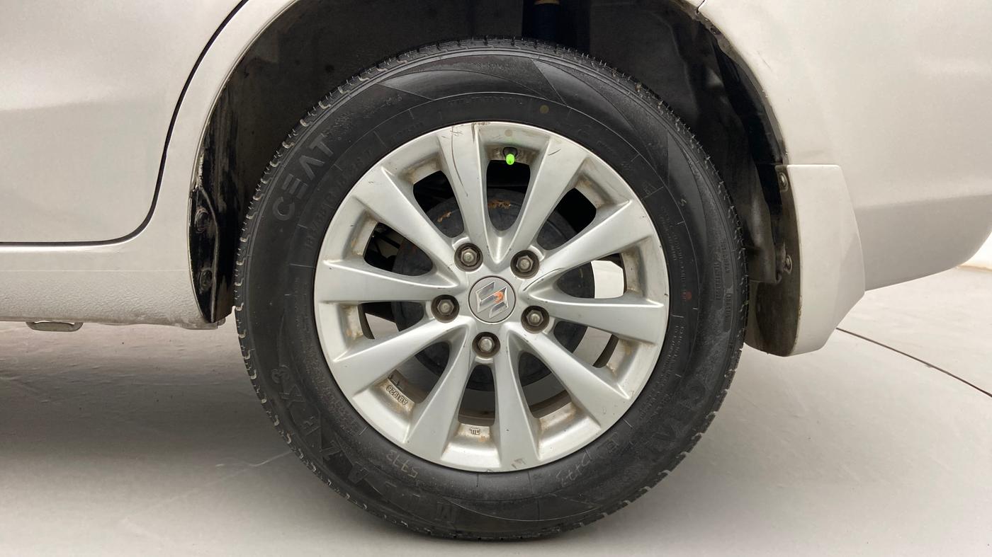 2013 Maruti Ertiga ZDI, Diesel, Manual, 76,163 km, Left Rear Wheel