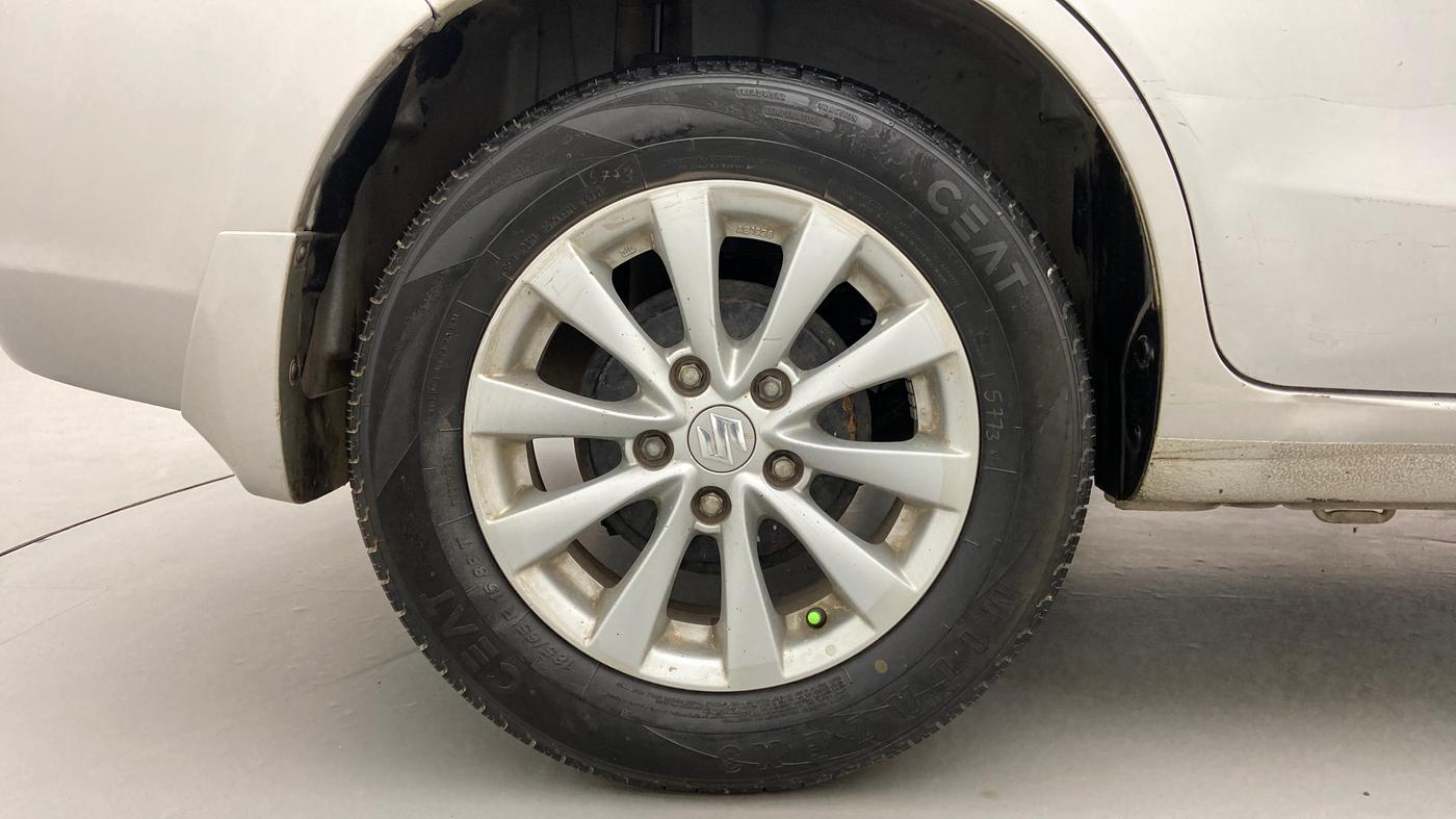 2013 Maruti Ertiga ZDI, Diesel, Manual, 76,163 km, Right Rear Wheel