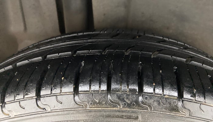 2013 Maruti Ertiga ZDI, Diesel, Manual, 76,163 km, Right Rear Tyre Tread