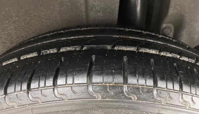 2013 Maruti Ertiga ZDI, Diesel, Manual, 76,163 km, Left Rear Tyre Tread