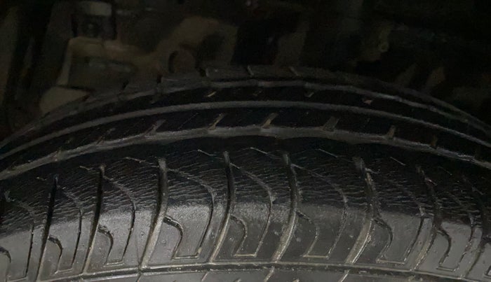 2013 Maruti Swift VXI, Petrol, Manual, 15,032 km, Left Front Tyre Tread