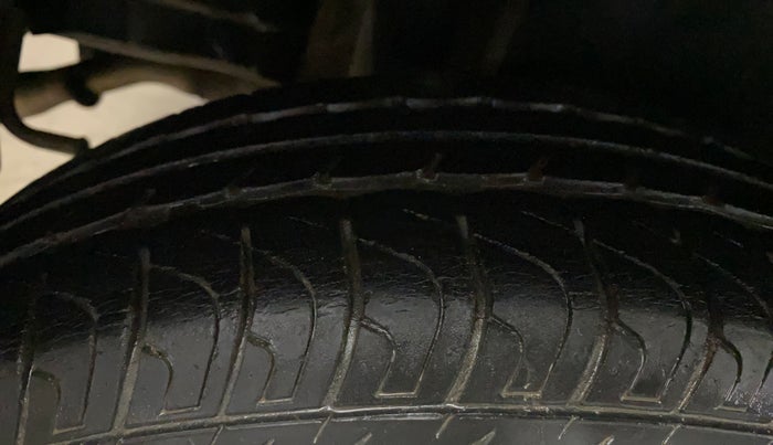 2013 Maruti Swift VXI, Petrol, Manual, 15,032 km, Right Rear Tyre Tread