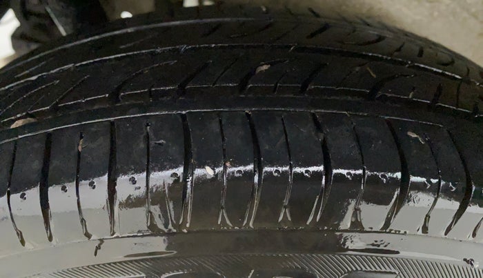 2015 Maruti Wagon R 1.0 LXI CNG, CNG, Manual, 66,028 km, Left Front Tyre Tread