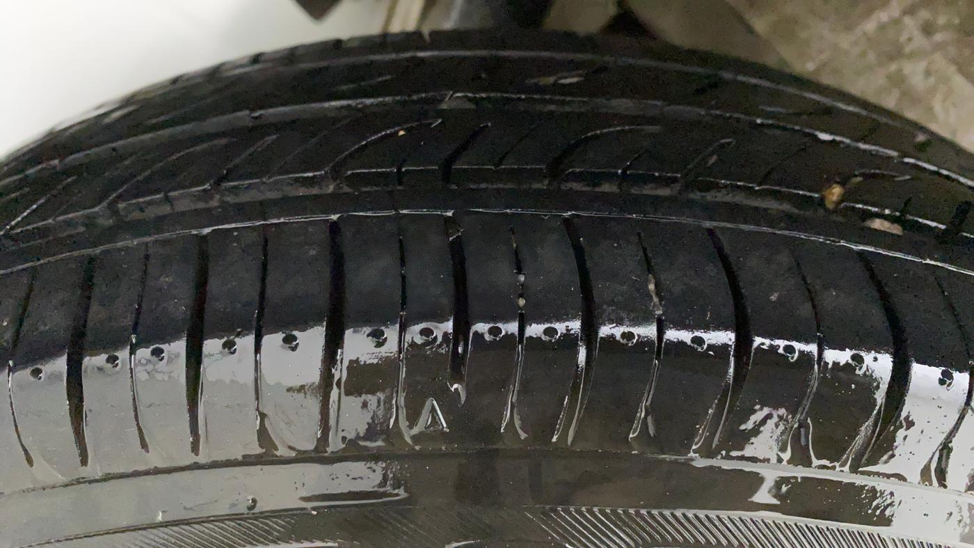 2015 Maruti Wagon R 1.0 LXI CNG, CNG, Manual, 66,028 km, Right Rear Tyre Tread