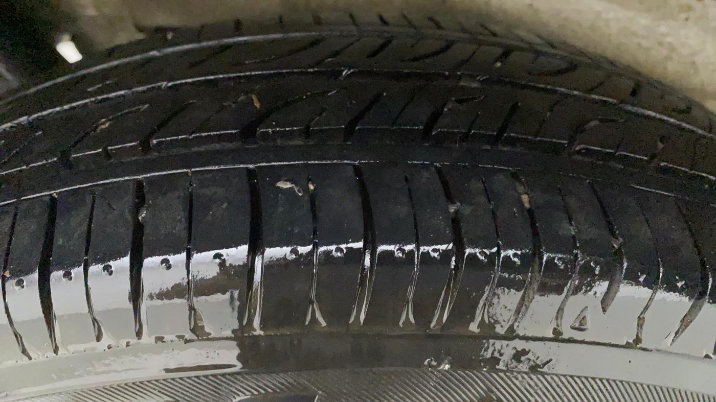 2015 Maruti Wagon R 1.0 LXI CNG, CNG, Manual, 66,028 km, Right Front Tyre Tread