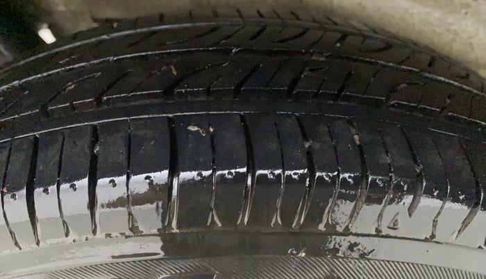 2015 Maruti Wagon R 1.0 LXI CNG, CNG, Manual, 66,028 km, Right Front Tyre Tread
