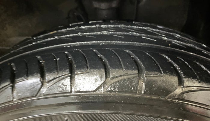 2015 Hyundai Elite i20 SPORTZ 1.2, CNG, Manual, 71,385 km, Right Front Tyre Tread